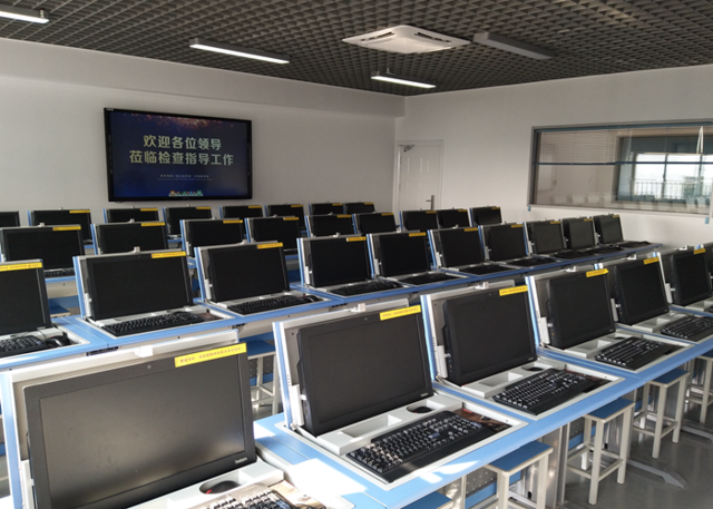 武汉市第二轻工业学校之计算机中心全新亮相